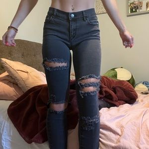 Ripped Black Loft skinny jeans (size 26/2)